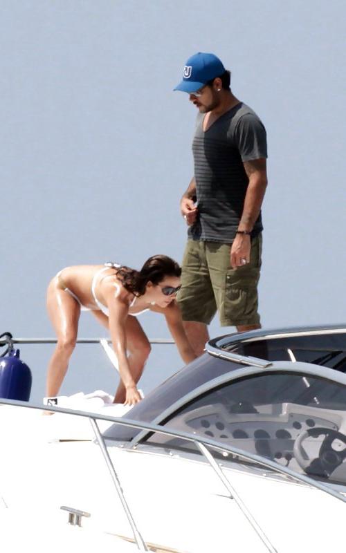 25P Eva Longoria holidaying kn BIKINI in Spain
