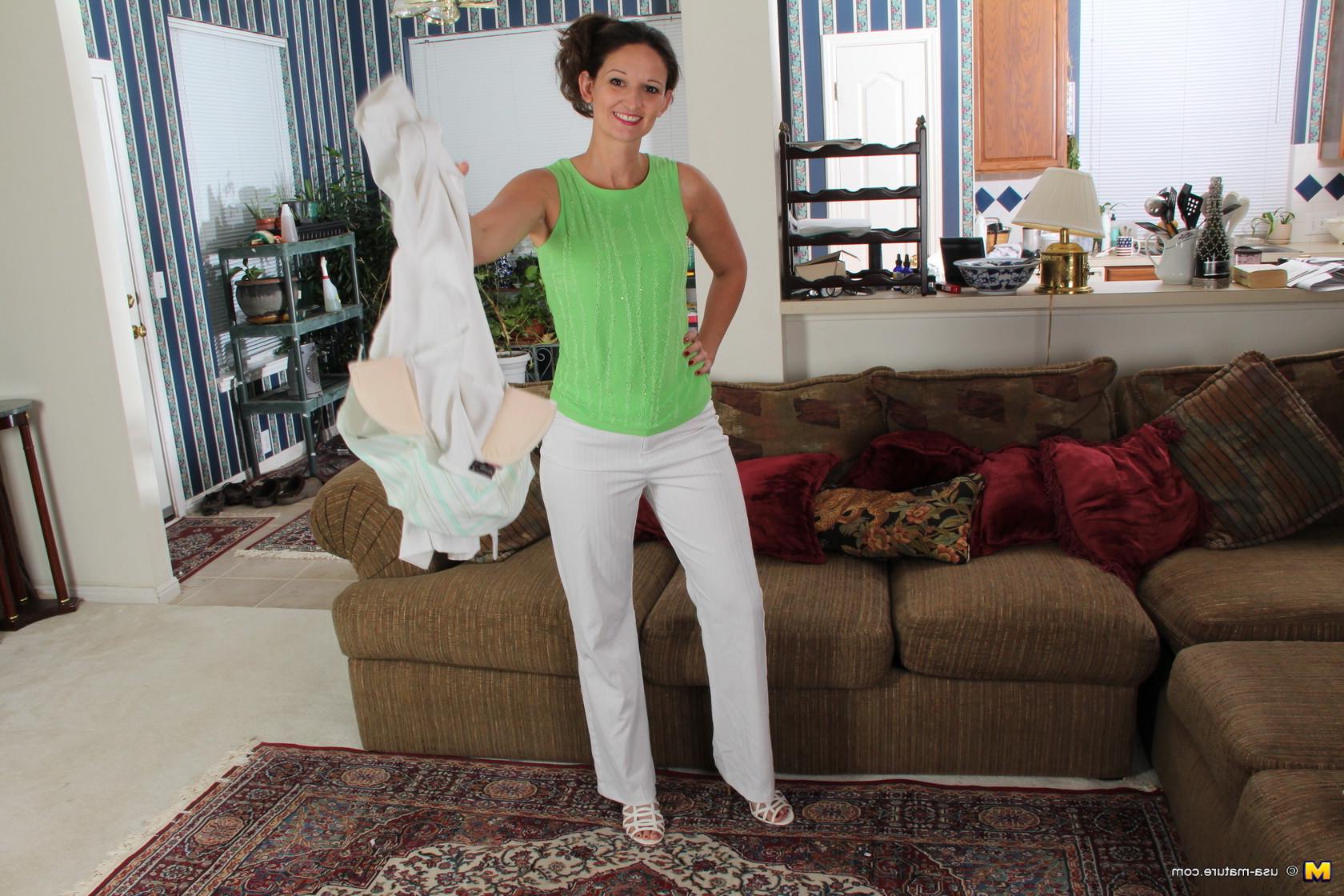 16P Cute American housewife stripping at home