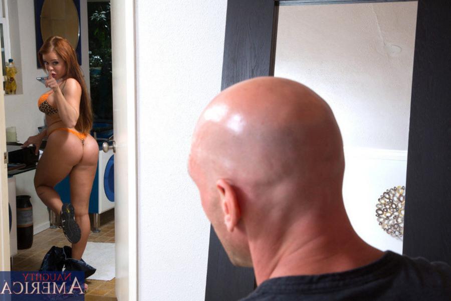 11P Nikki Delano changes and fucks her friends husband