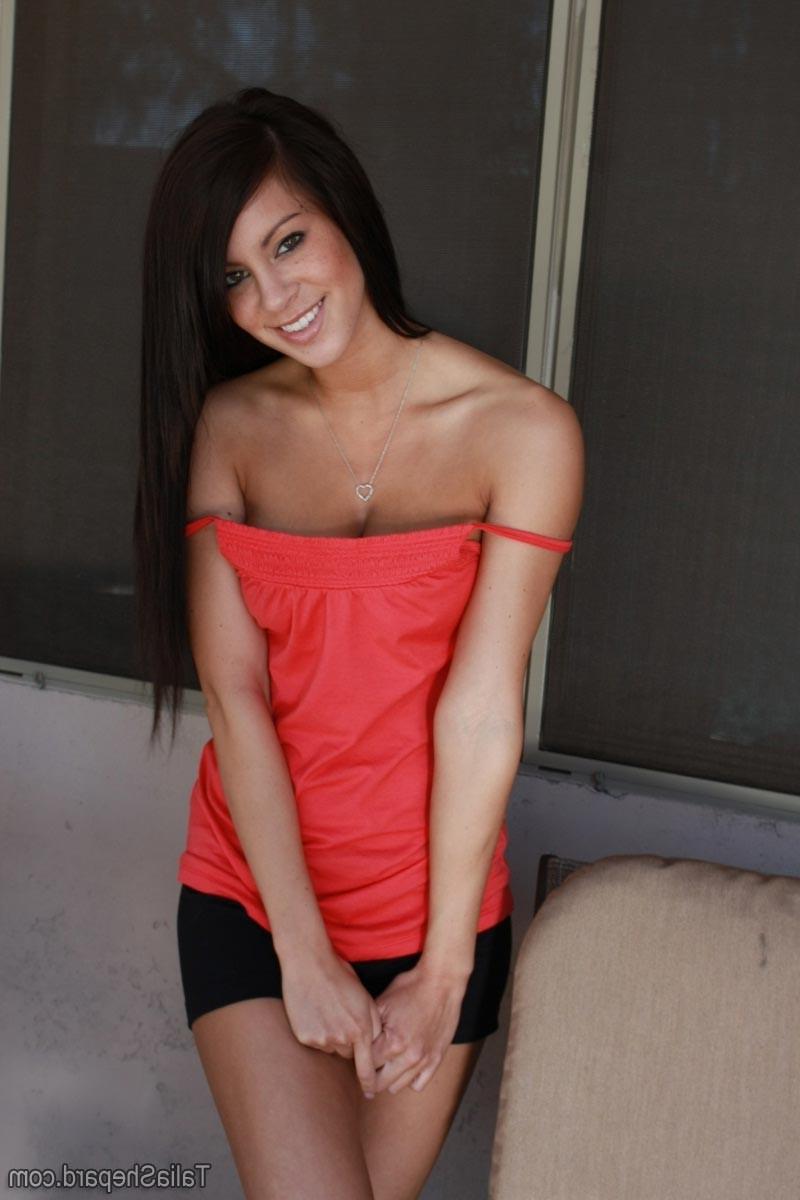 16P Hot brunette nude