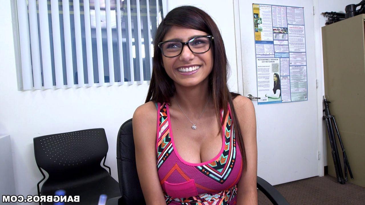15P Busty newcomer Mia Khalifa riding a big one