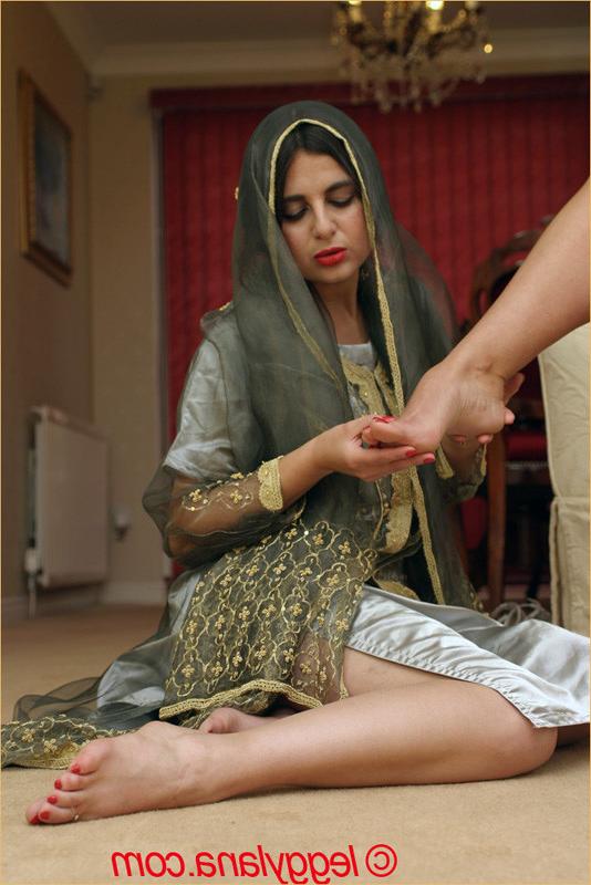 12P Leggy Lana enjoys a great foot massage from a horny asian masseu
