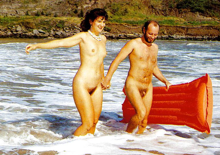 18P Naked couple 36.