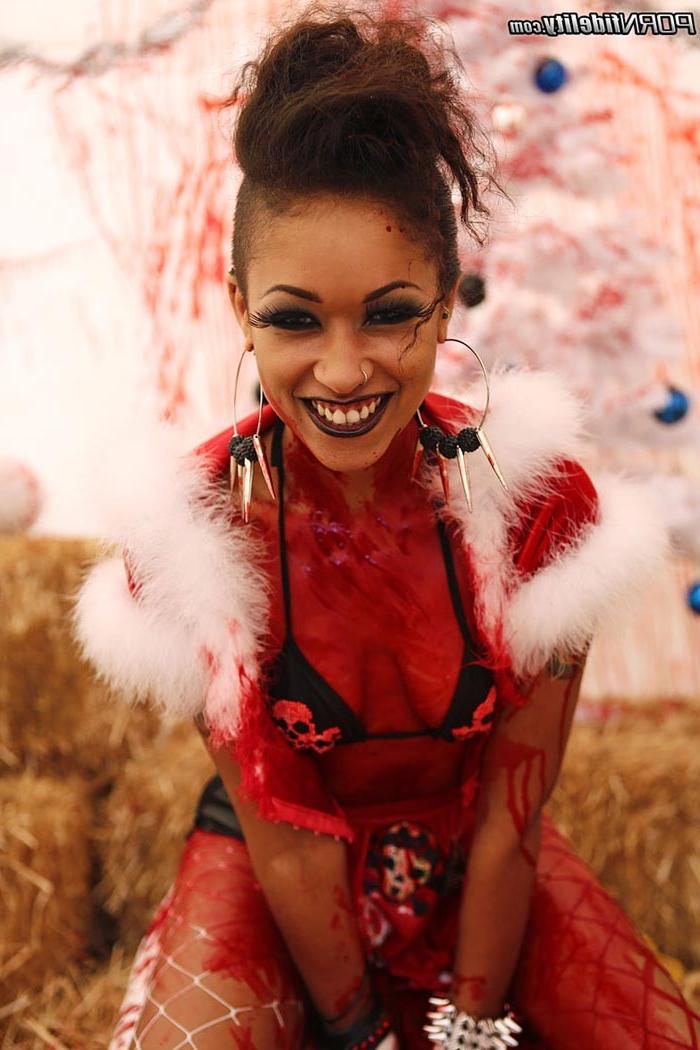 15P Skin Diamond chopping up with a chainsaw