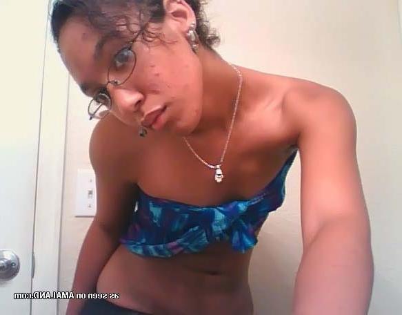 12P Solo webcam babe from the ghetto