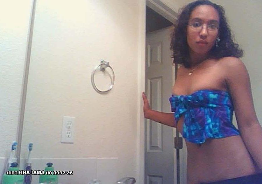 12P Solo webcam babe from the ghetto