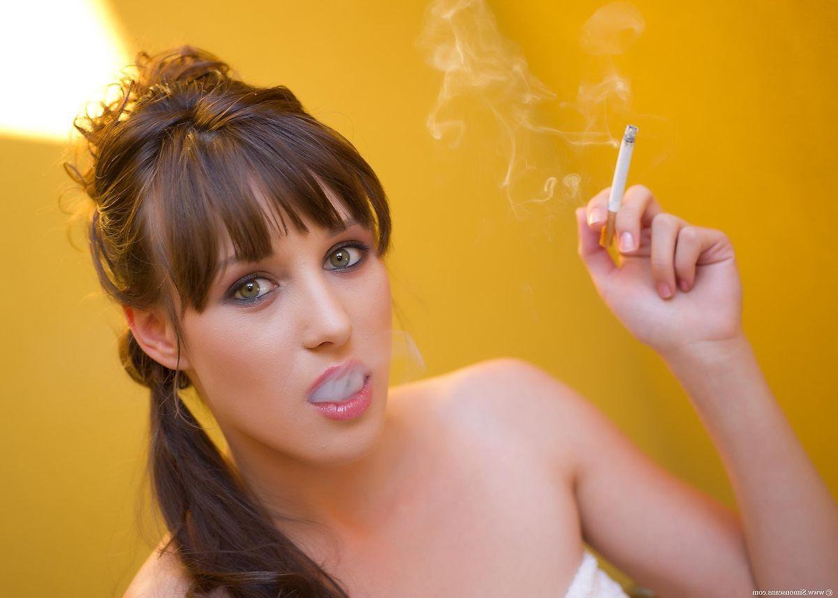 16P Sexy babe Nolita hot smoking