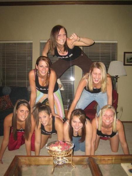 16P Drunk College Girls Go Streaking Caught On Camera!