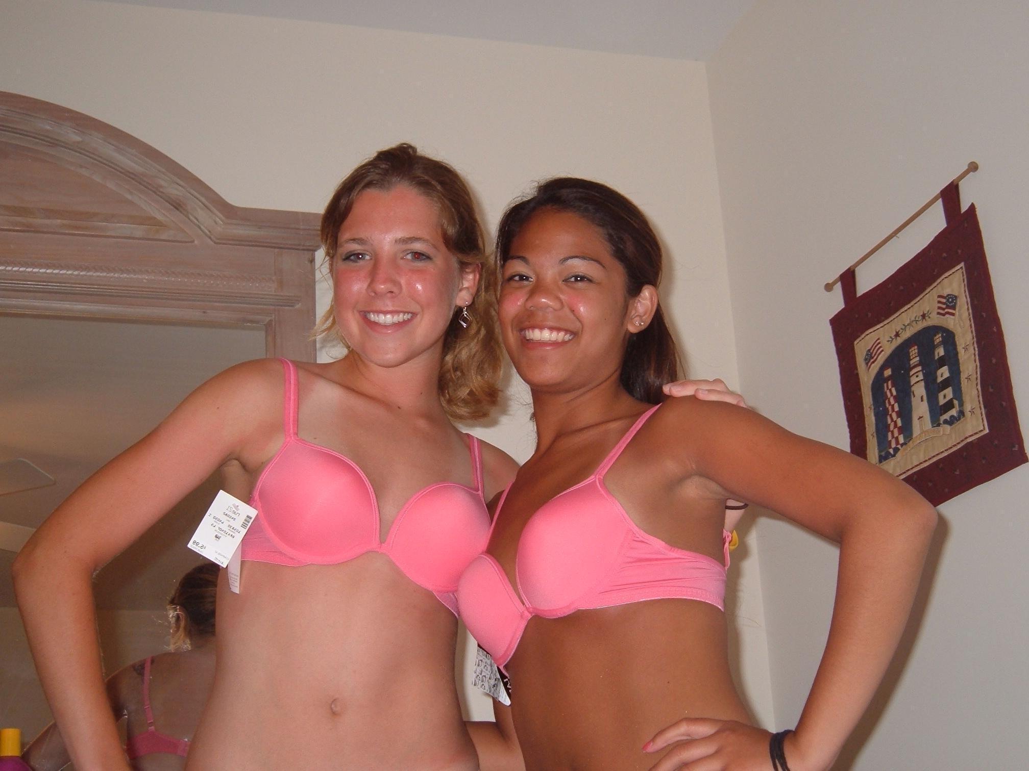 16P Drunk College Girls Go Streaking Caught On Camera!