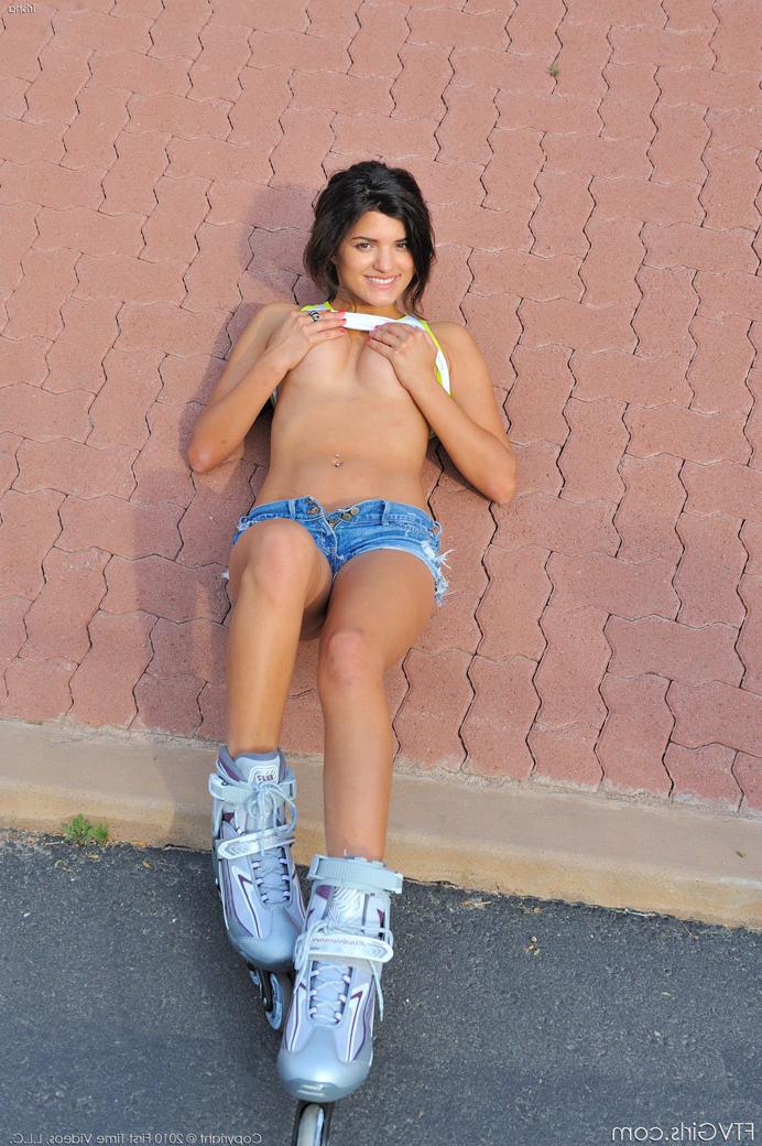 15P Sexy petite barely legal rollergirl nude outdoors
