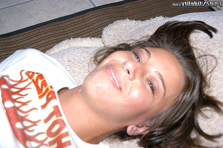 19P Busty pizzadelivery chick Kelly Kline pounded by a married couple