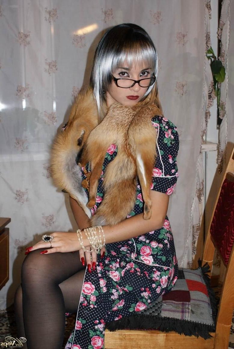 12P Smoking Vivi Veps in pantyhose