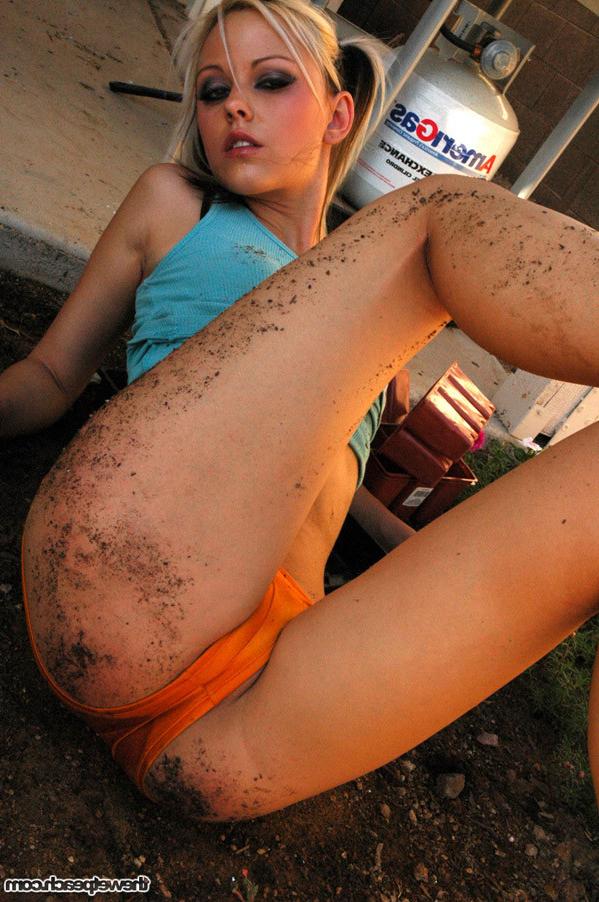 16P Dirty little blonde in pigtails opens her legs