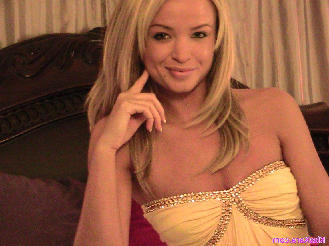 16P Beautiful blonde teen girl topless on cam