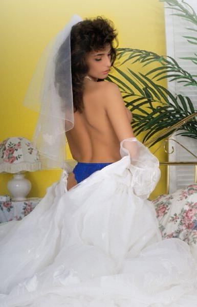 15P newlywed strips for her new husband on their honeymoon