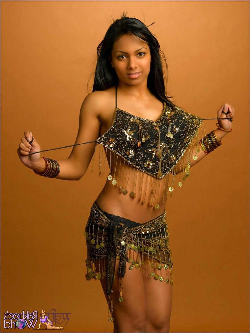 15P Hot Indian babe takes off her top