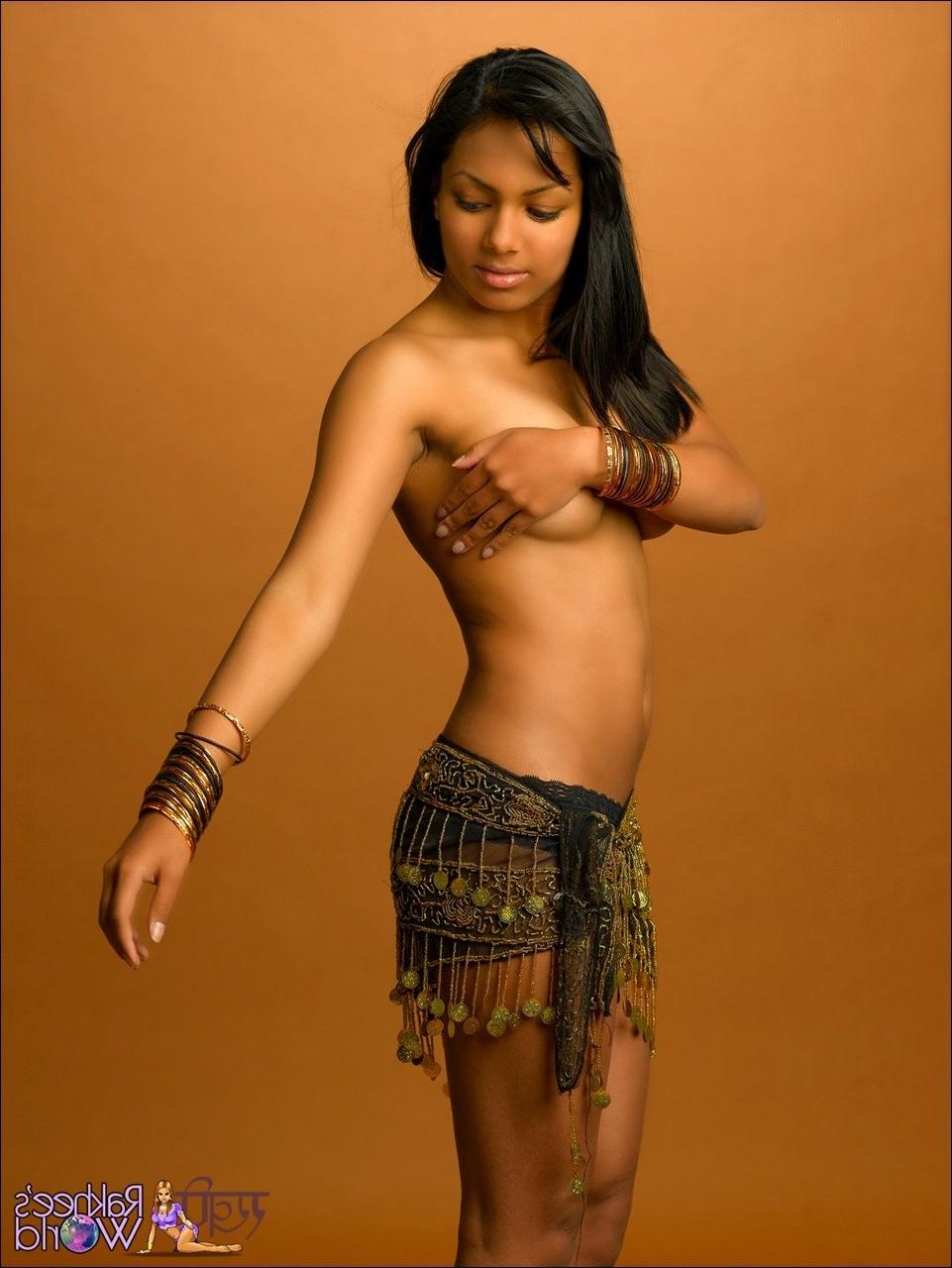 15P Hot Indian babe takes off her top