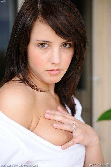16P Sexy Young Babe With Perky Tits