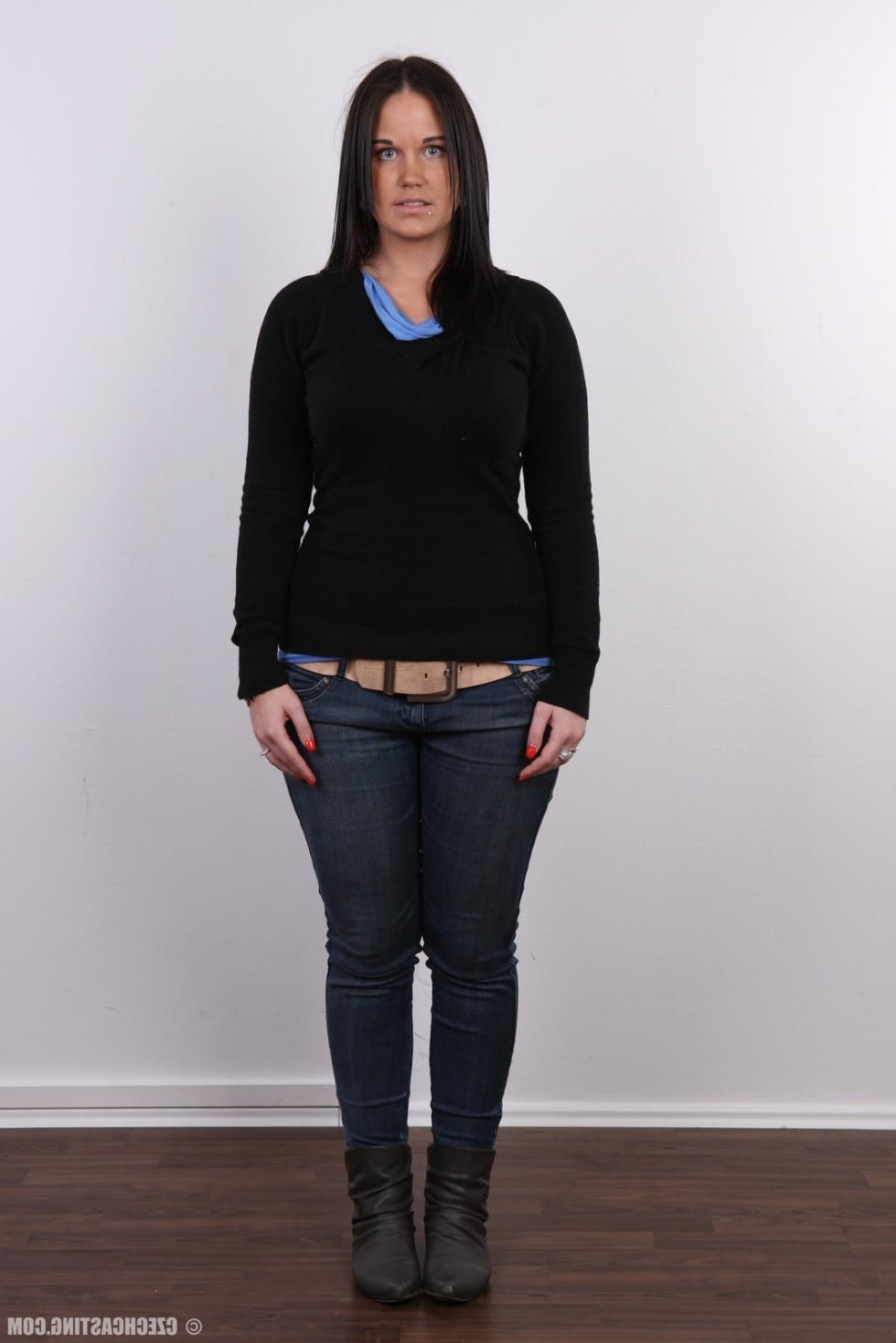 16P Curvy brunette with big ass poses