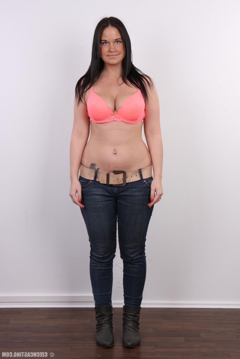 16P Curvy brunette with big ass poses