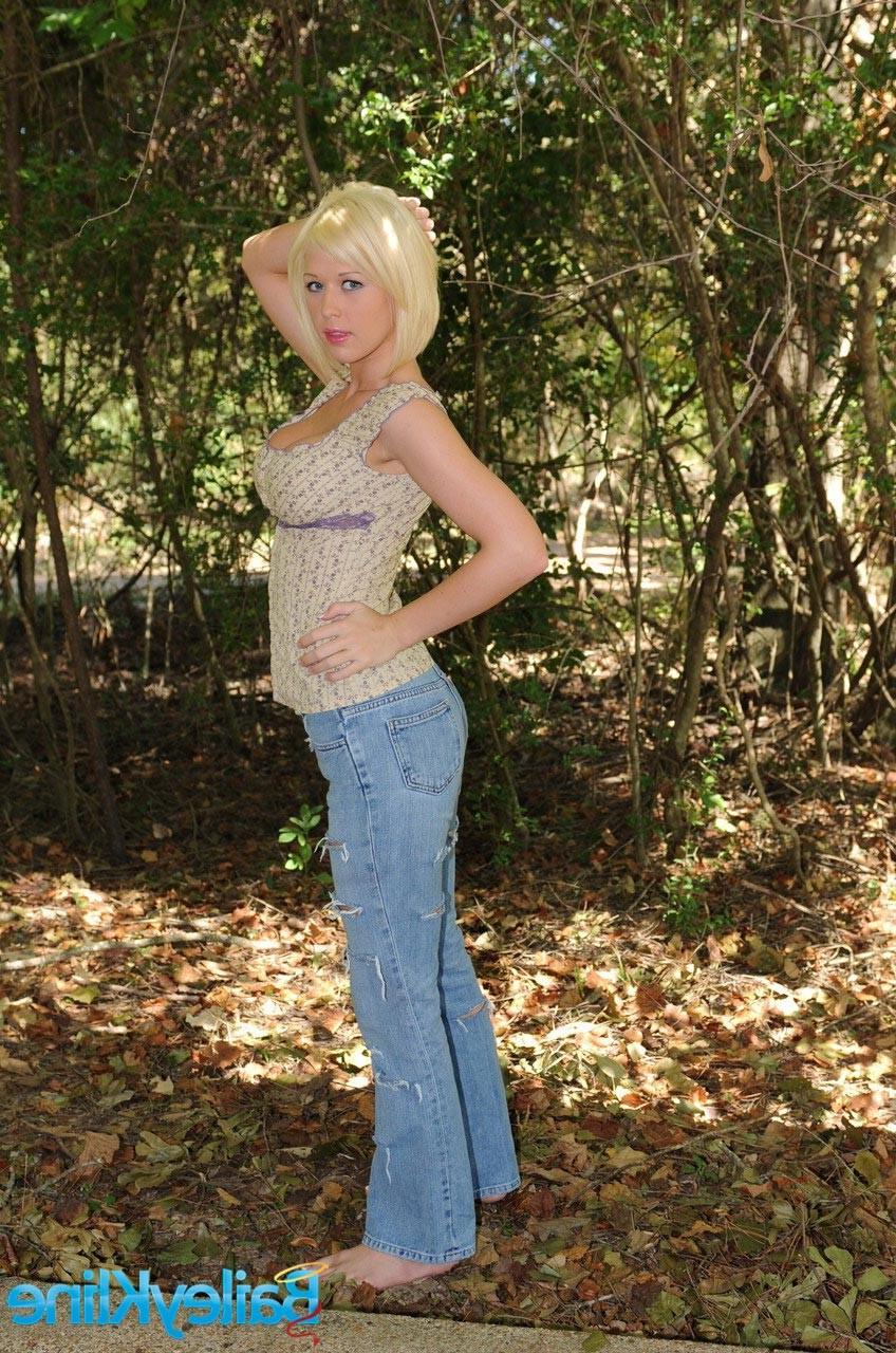 16P Pretty big boob blonde teen flashing outdoors