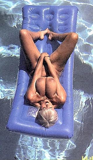 15P Big tits vintage pornstar Candy Samples fucking like hourse