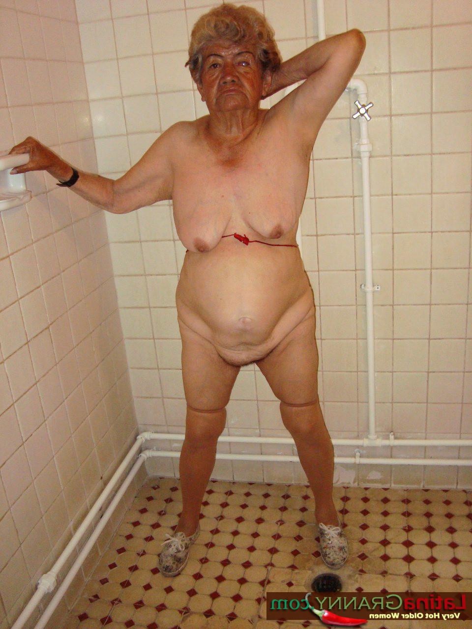 16P big natural granny butt