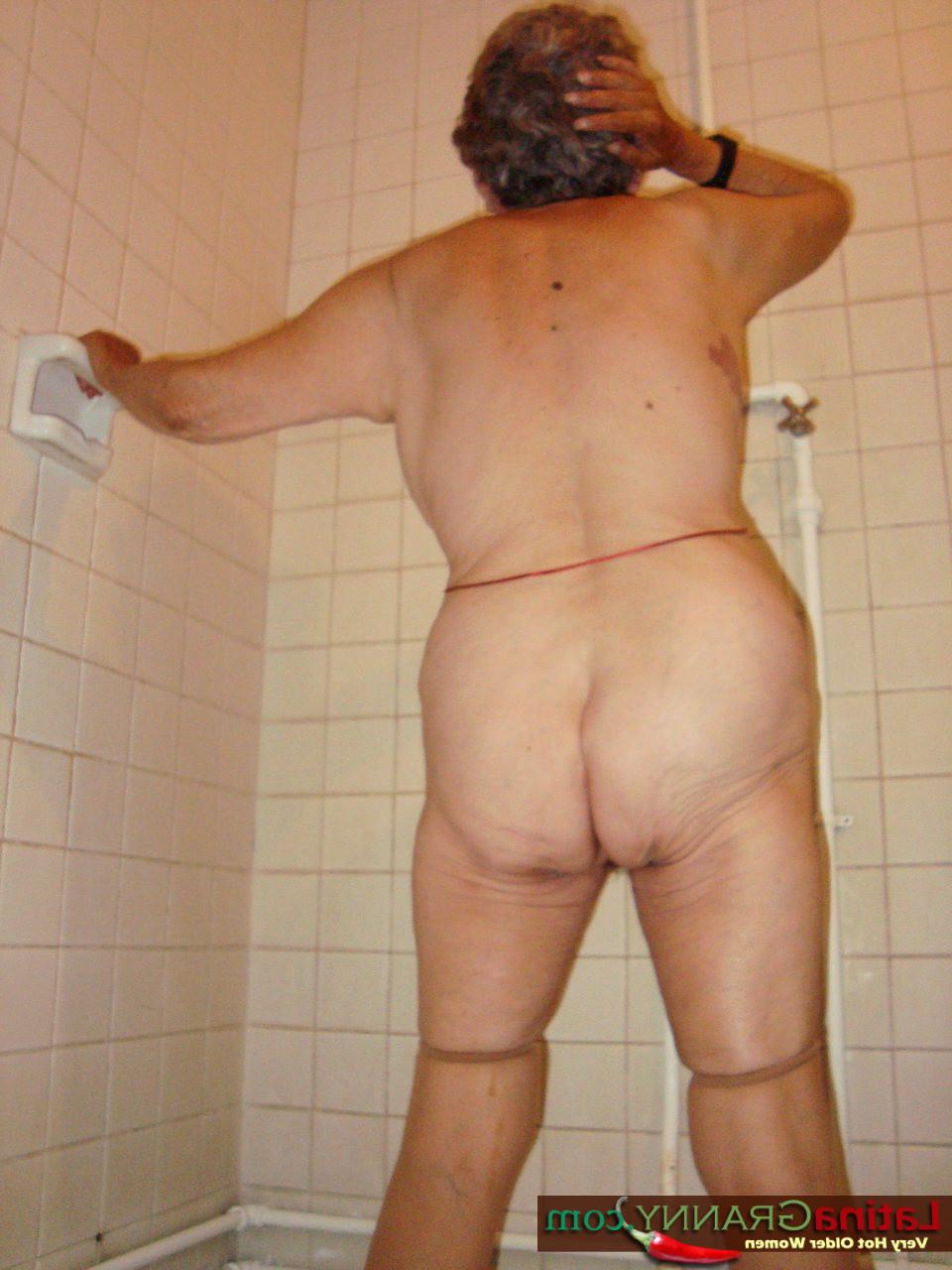 16P big natural granny butt