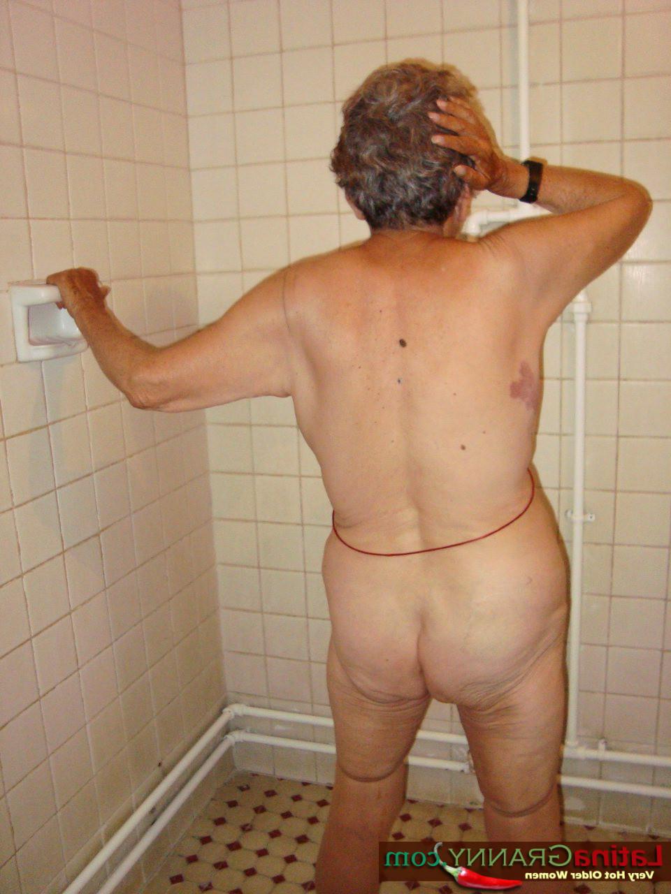 16P big natural granny butt