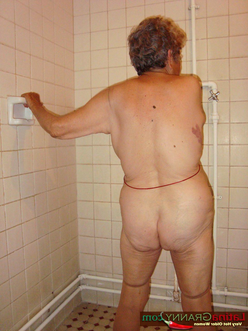 16P big natural granny butt