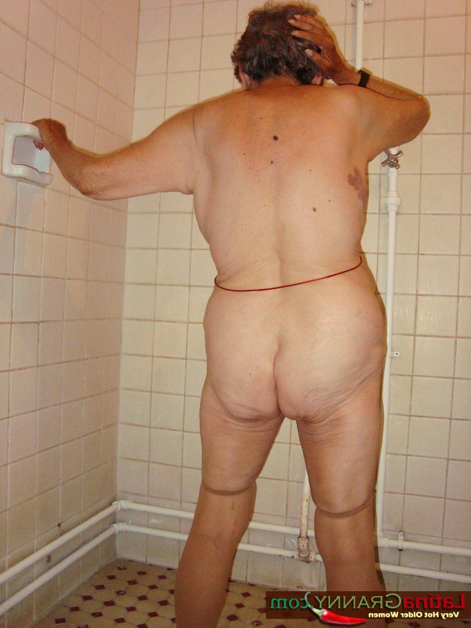 16P big natural granny butt