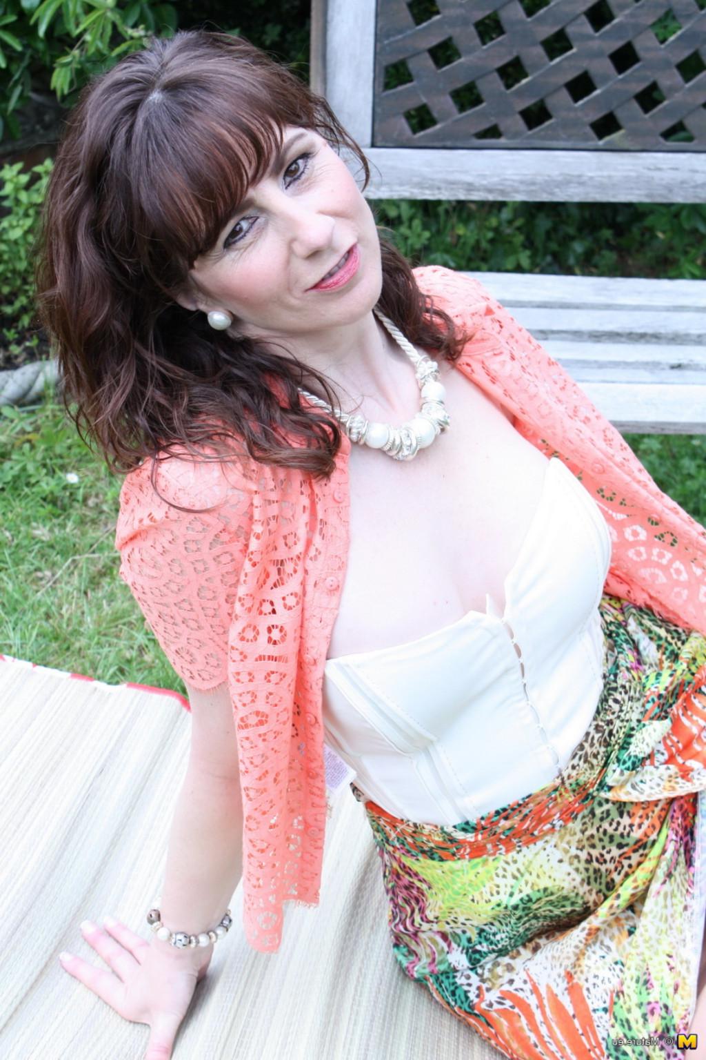 16P Naughty housewife from the UK gets horny in her garden