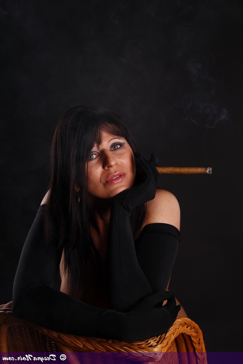 13P Cigar Smoking Pussy