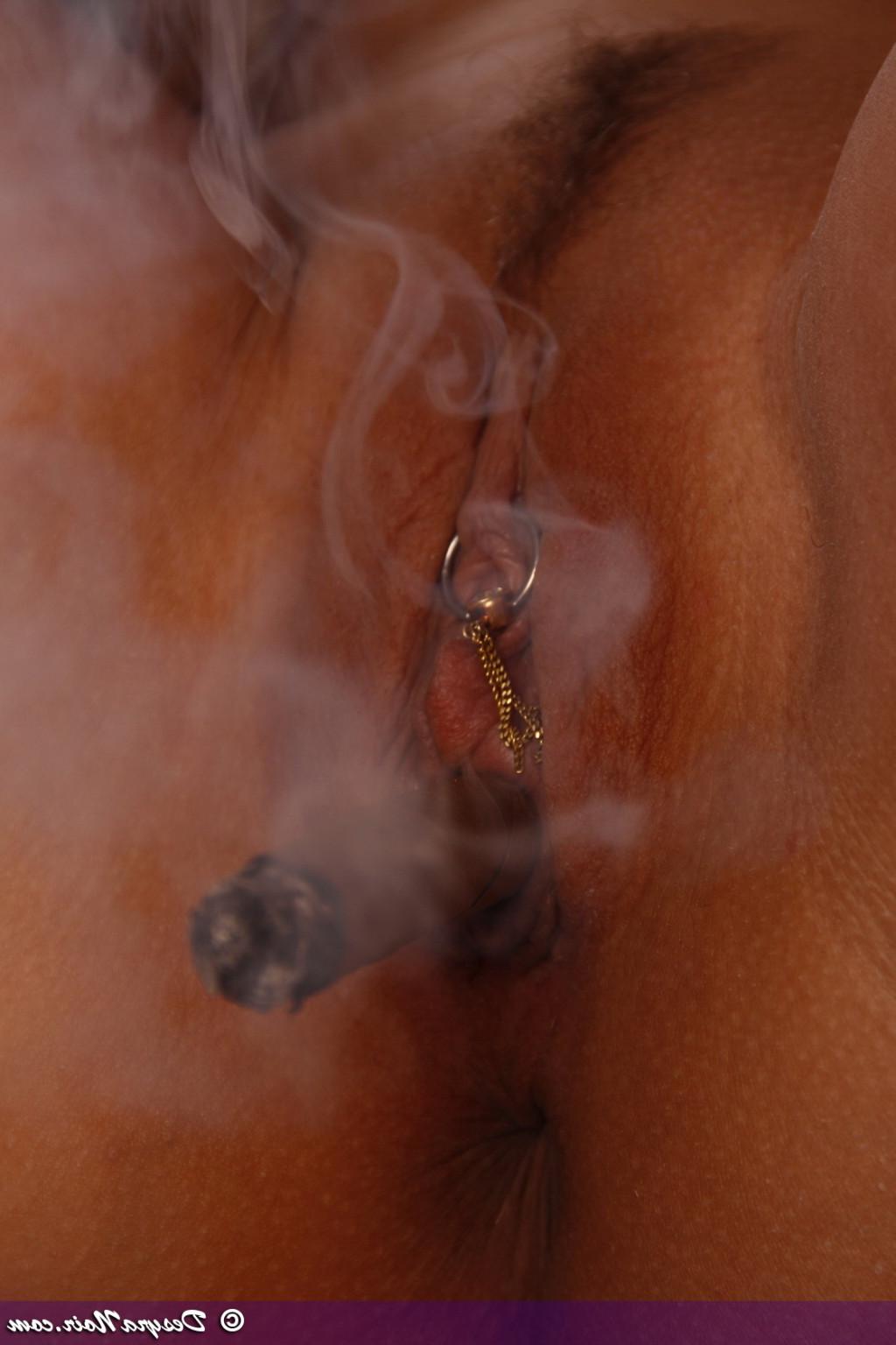 13P Cigar Smoking Pussy