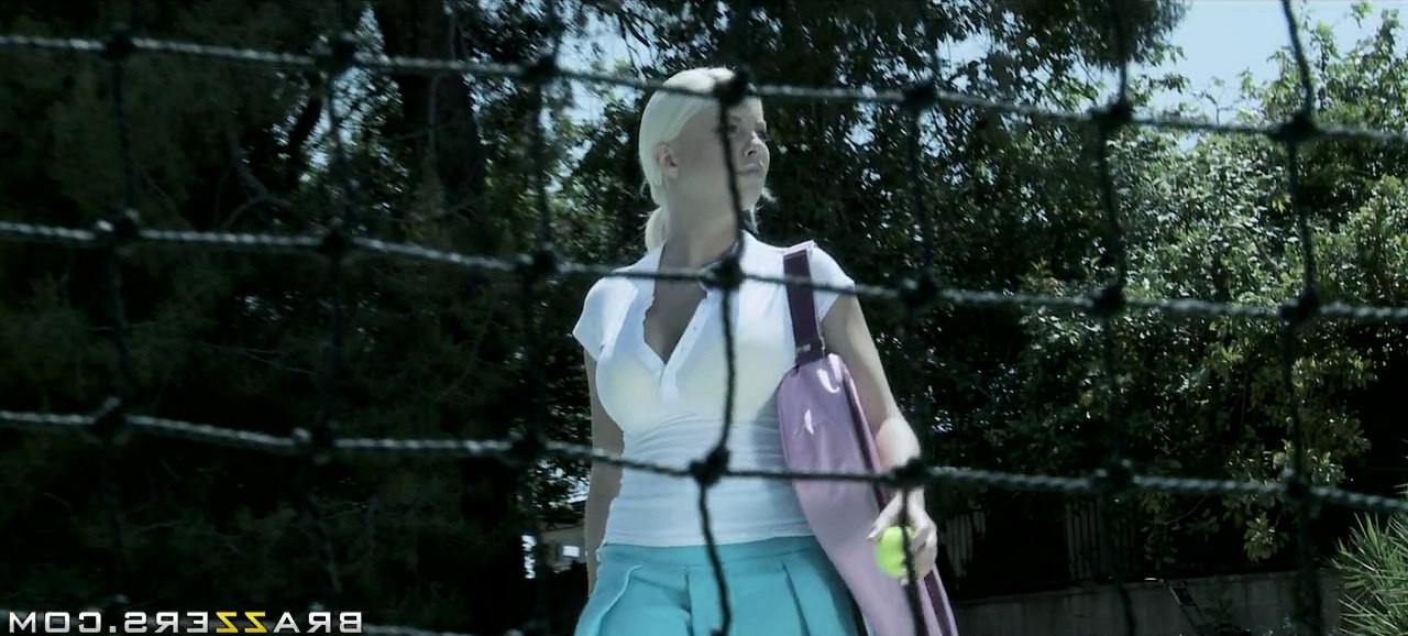 16P Pornstar Britney Amber banged on a tennis court
