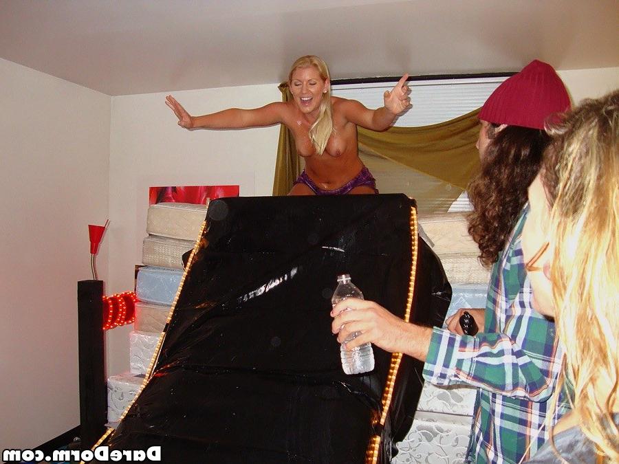 15P Smoking hot young college babes get fucked and licked