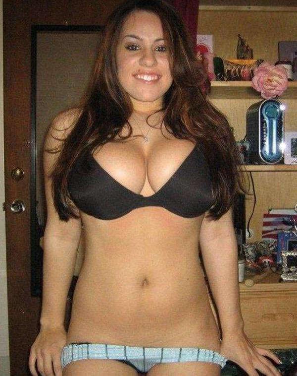 15P Pictures of Gracie exposing her huge tits