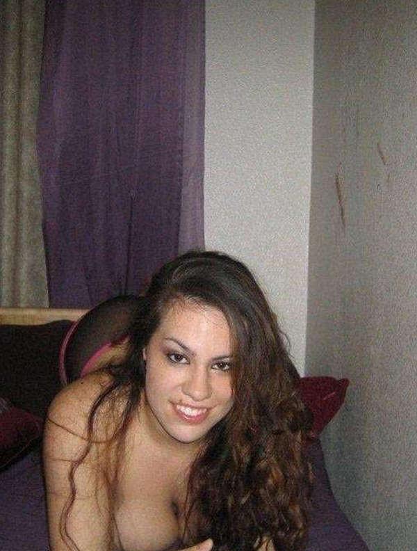 15P Pictures of Gracie exposing her huge tits