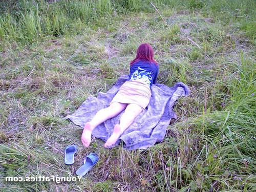 15P Chubby girl masturbating outdoor