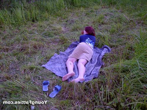 15P Chubby girl masturbating outdoor