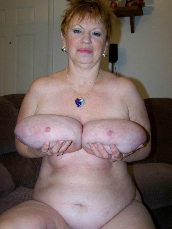 16P Mature with huge boobs poser