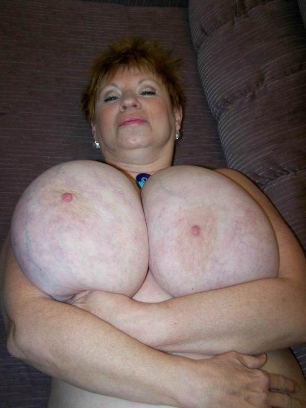 16P Mature with huge boobs poser