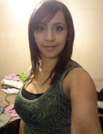 9P Indian girl self shot pics