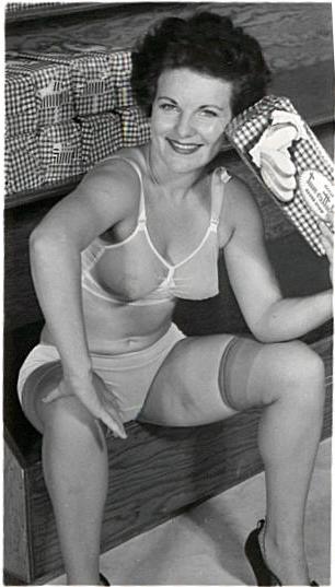 15P Vintage babes from the 1940's and 1950s