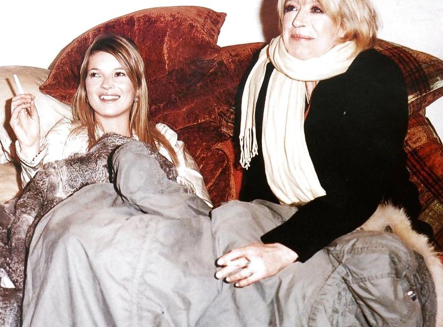 25P Mothers and Daughters Smoking