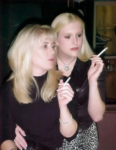 25P Mothers and Daughters Smoking