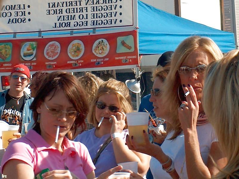 25P Mothers and Daughters Smoking