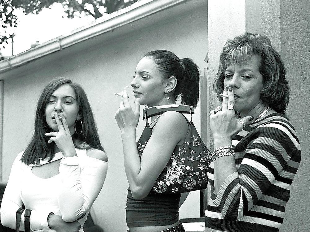 25P Mothers and Daughters Smoking