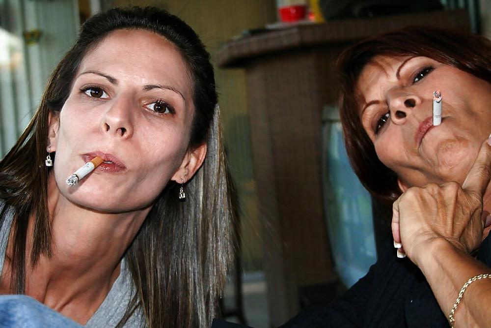 25P Mothers and Daughters Smoking
