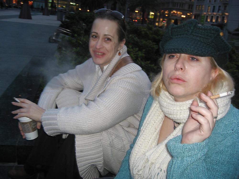 25P Mothers and Daughters Smoking